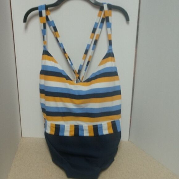 New Full Coverage Swimsuit Size 24W - Picture 1 of 5